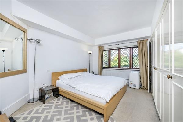 Limes Avenue, Mill Hill, NW7